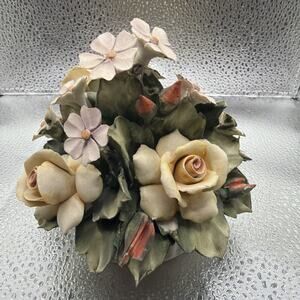 Rare Vintage Capodimonte Visconti Porcelain Colorful Flower Centerpiece 3.5”